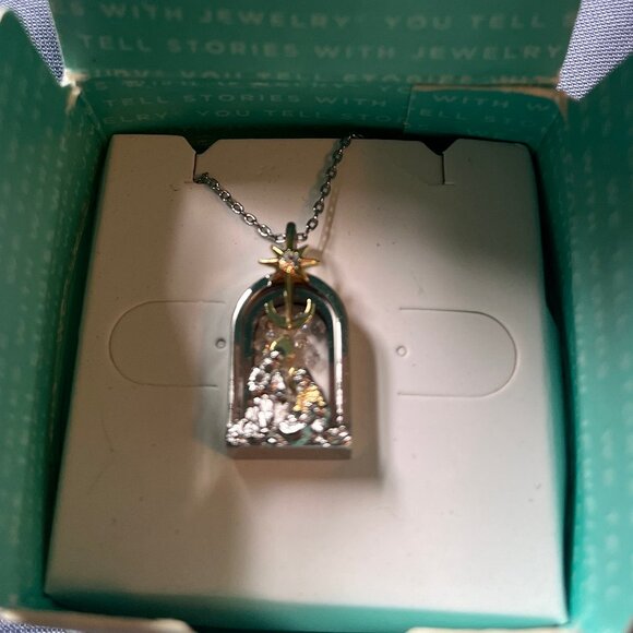 Origami Owl/Think Goodness Isaiah Nativity Capsule Locket - Picture 4 of 4